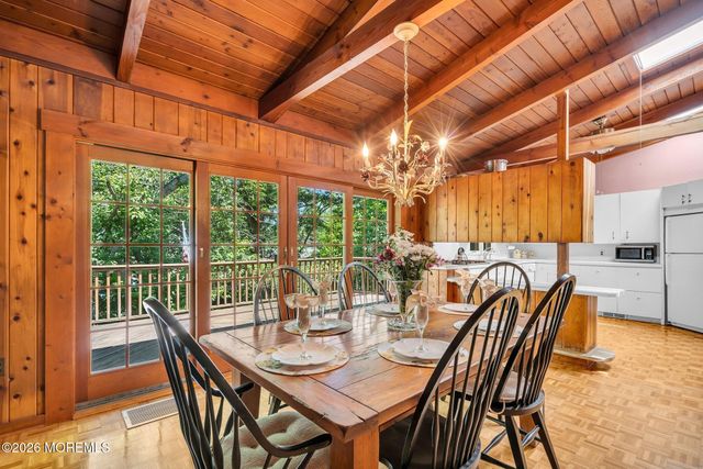 39 Court Drive, Shrewsbury Boro, NJ 07702