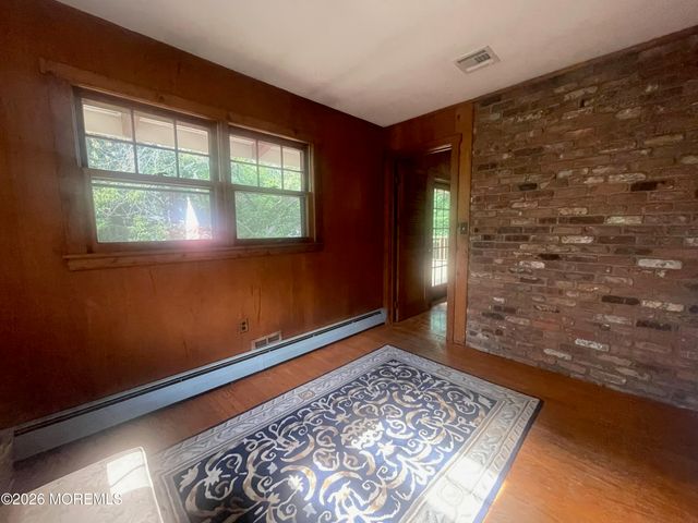 39 Court Drive, Shrewsbury Boro, NJ 07702