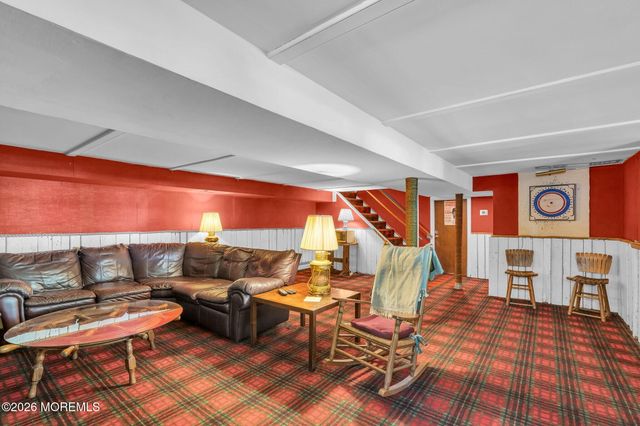 39 Court Drive, Shrewsbury Boro, NJ 07702
