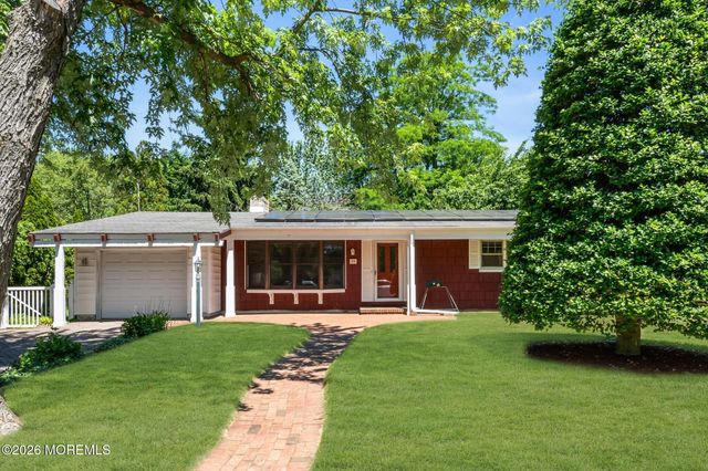 39 Court Drive, Shrewsbury Boro, NJ 07702