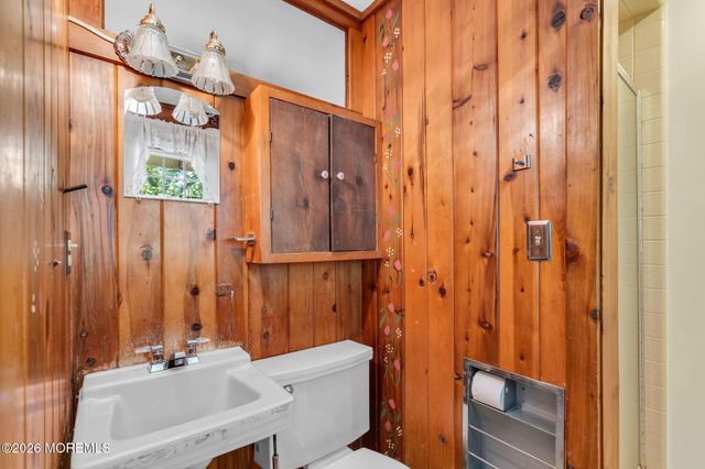 39 Court Drive, Shrewsbury Boro, NJ 07702