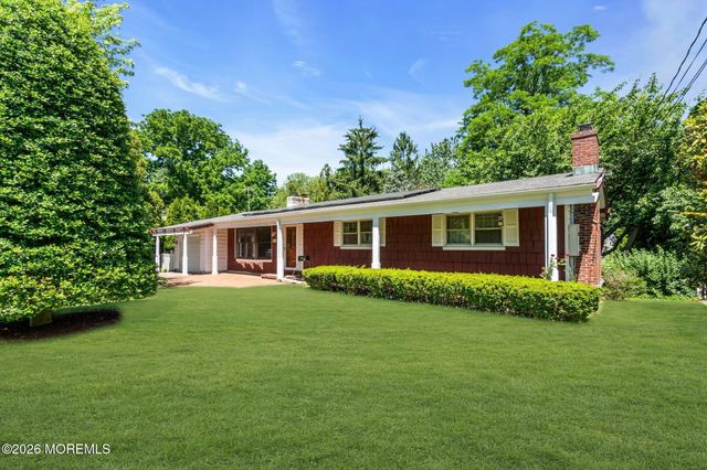 39 Court Drive, Shrewsbury Boro, NJ 07702