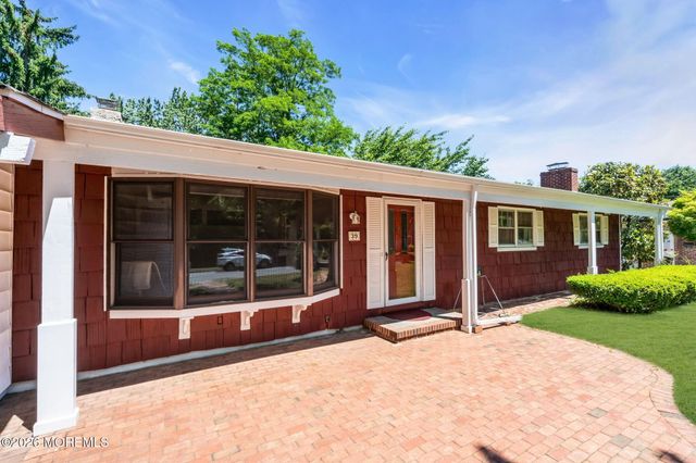 39 Court Drive, Shrewsbury Boro, NJ 07702