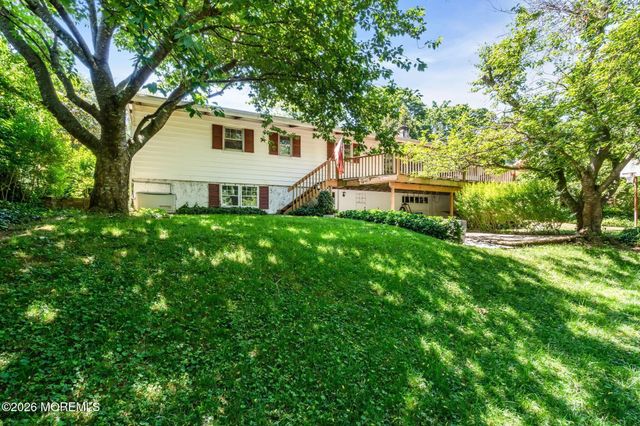 39 Court Drive, Shrewsbury Boro, NJ 07702