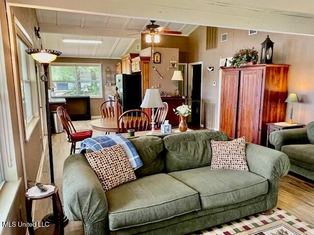 17 Holly Lane, Perkinston, MS 39573