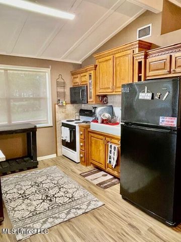17 Holly Lane, Perkinston, MS 39573