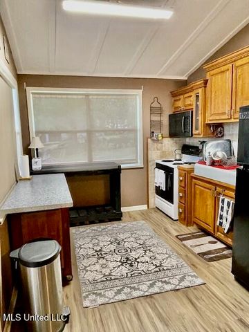 17 Holly Lane, Perkinston, MS 39573