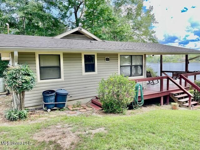 17 Holly Lane, Perkinston, MS 39573