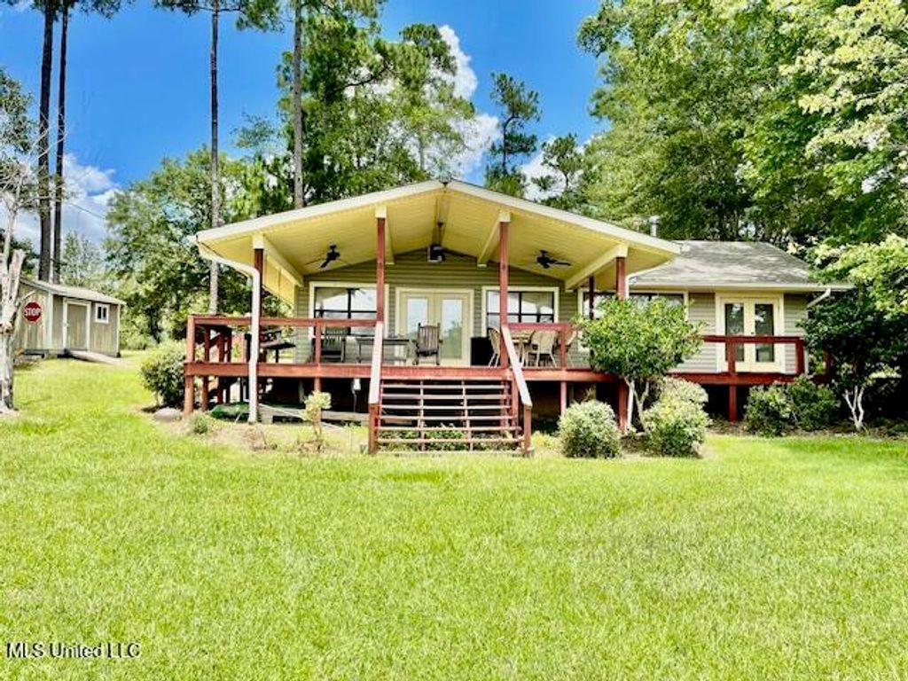 17 Holly Lane, Perkinston, MS 39573