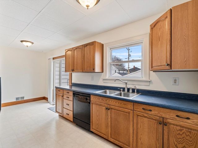 3025 Sheridan Street, Davenport, IA 52803