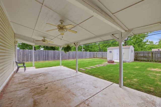 316 W Sycamore Street, Coweta, OK 74429