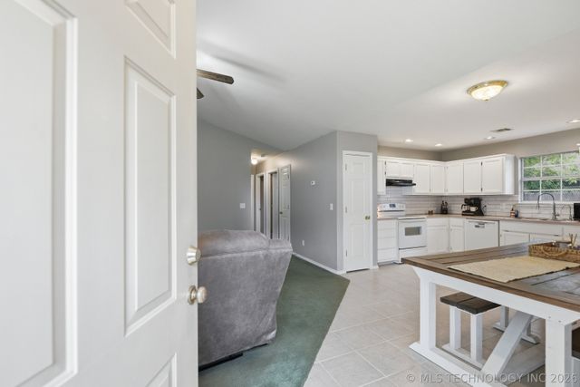 316 W Sycamore Street, Coweta, OK 74429
