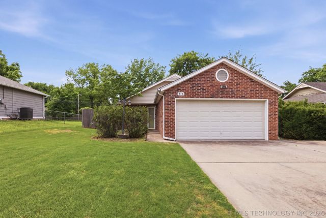 316 W Sycamore Street, Coweta, OK 74429