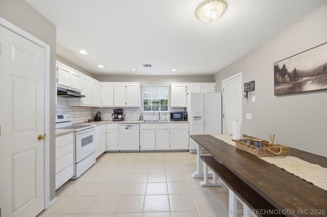 316 W Sycamore Street, Coweta, OK 74429