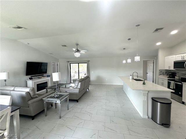 3710 38th ST SW, Lehigh Acres, FL 33976