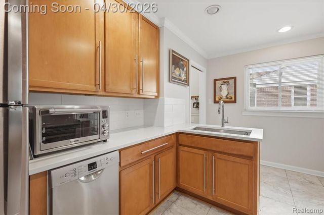 2915 Oliver Road, Royal Oak, MI 48073