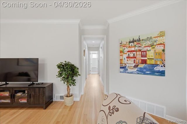 2915 Oliver Road, Royal Oak, MI 48073