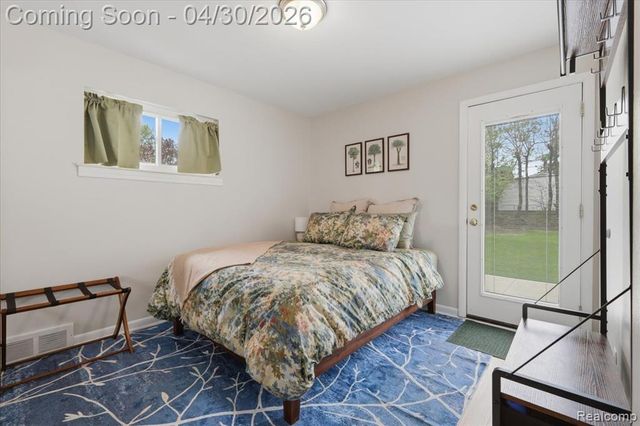 2915 Oliver Road, Royal Oak, MI 48073