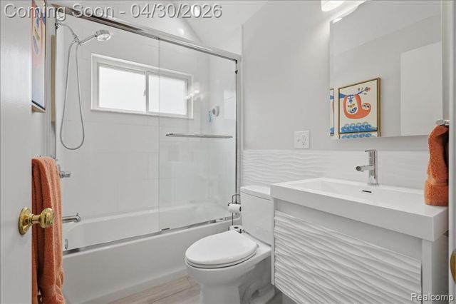 2915 Oliver Road, Royal Oak, MI 48073