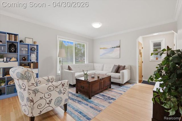 2915 Oliver Road, Royal Oak, MI 48073