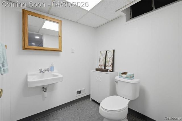 2915 Oliver Road, Royal Oak, MI 48073