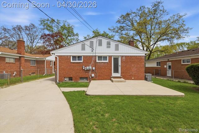 2915 Oliver Road, Royal Oak, MI 48073