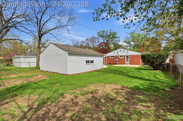 2915 Oliver Road, Royal Oak, MI 48073