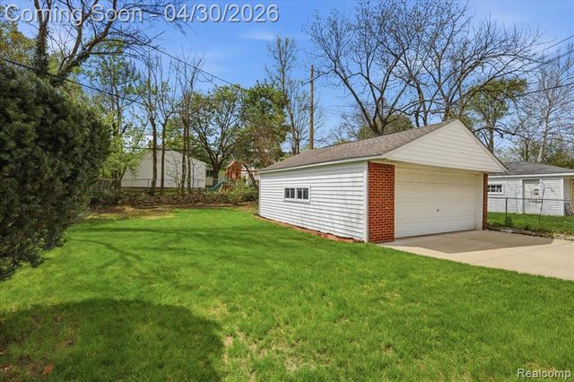 2915 Oliver Road, Royal Oak, MI 48073