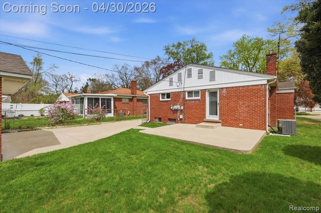 2915 Oliver Road, Royal Oak, MI 48073