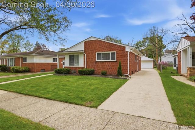 2915 Oliver Road, Royal Oak, MI 48073