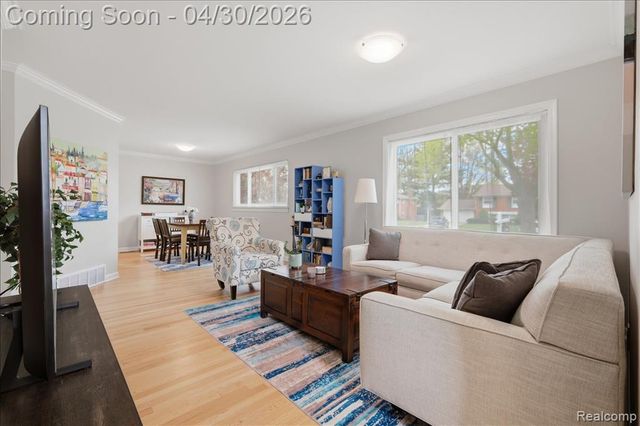 2915 Oliver Road, Royal Oak, MI 48073