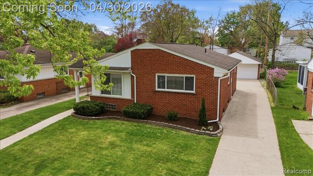 2915 Oliver Road, Royal Oak, MI 48073