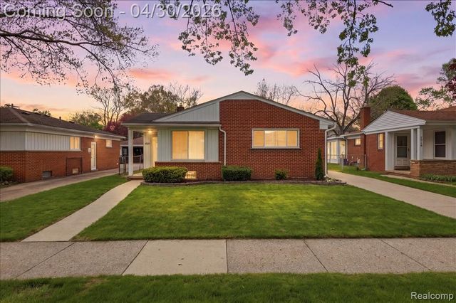 2915 Oliver Road, Royal Oak, MI 48073