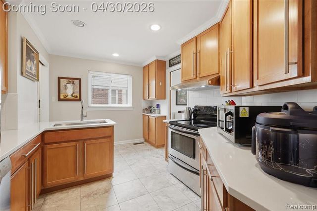 2915 Oliver Road, Royal Oak, MI 48073