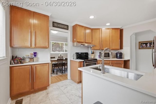 2915 Oliver Road, Royal Oak, MI 48073