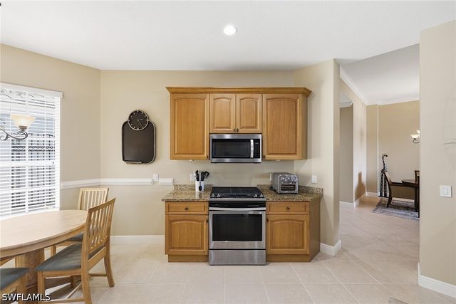 9243 Tesoro LN 2, Naples, FL 34114