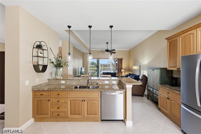 9243 Tesoro LN 2, Naples, FL 34114