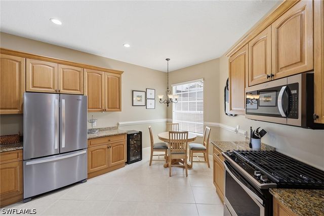 9243 Tesoro LN 2, Naples, FL 34114