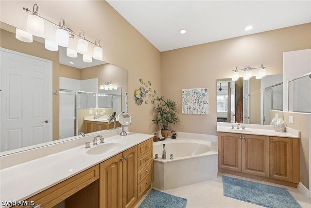 9243 Tesoro LN 2, Naples, FL 34114