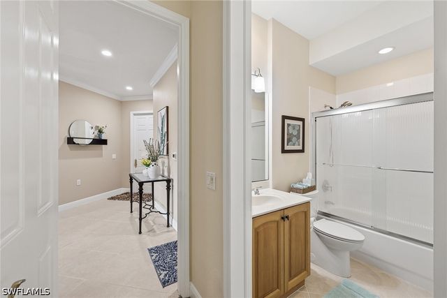 9243 Tesoro LN 2, Naples, FL 34114