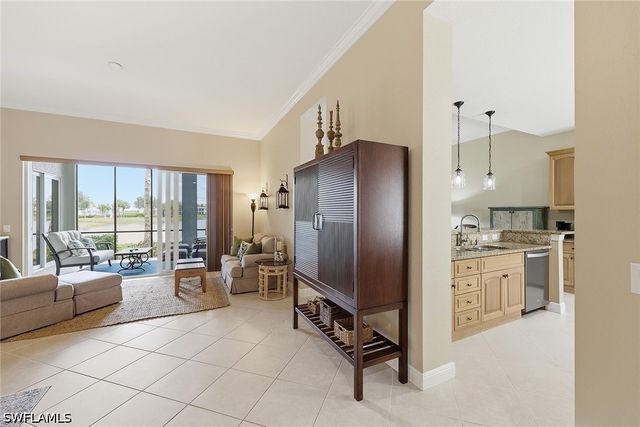 9243 Tesoro LN 2, Naples, FL 34114