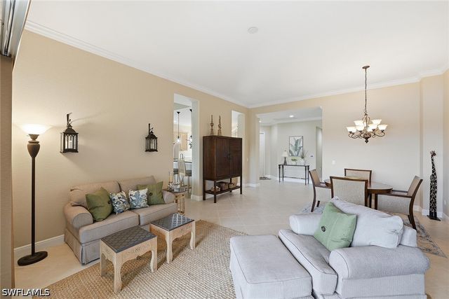 9243 Tesoro LN 2, Naples, FL 34114