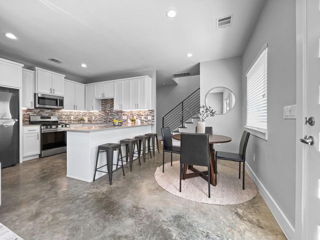 6902 Carver Ave B, Austin, TX 78752