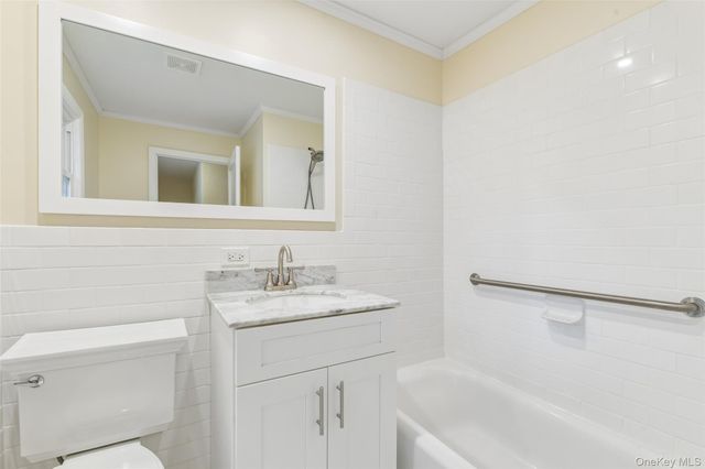 204 Auburn Street, East Williston, NY 11596