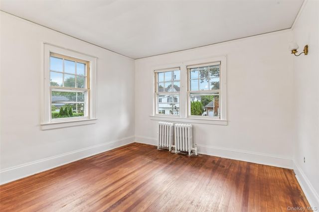 204 Auburn Street, East Williston, NY 11596