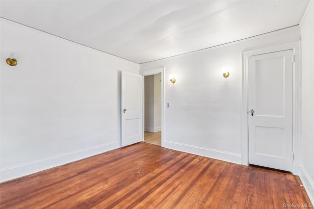 204 Auburn Street, East Williston, NY 11596