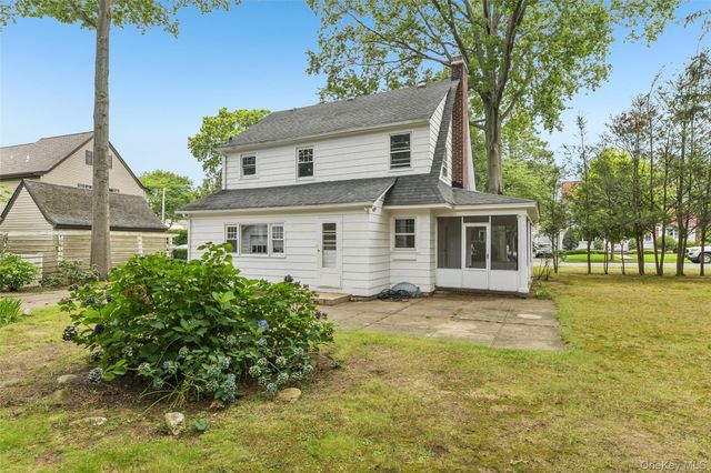 204 Auburn Street, East Williston, NY 11596