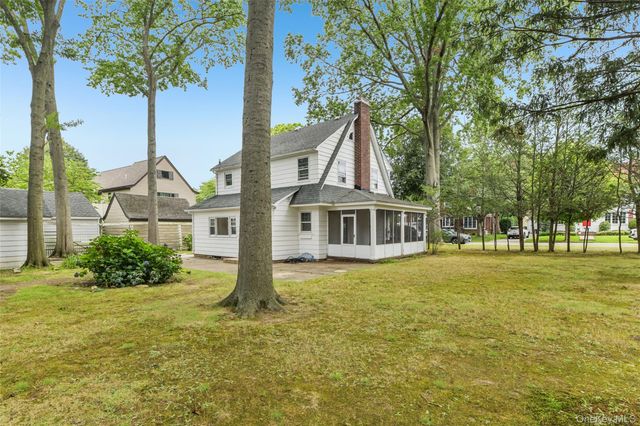 204 Auburn Street, East Williston, NY 11596