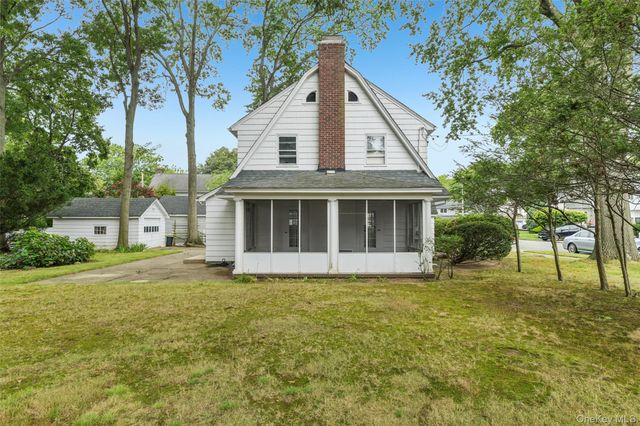 204 Auburn Street, East Williston, NY 11596