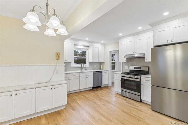204 Auburn Street, East Williston, NY 11596
